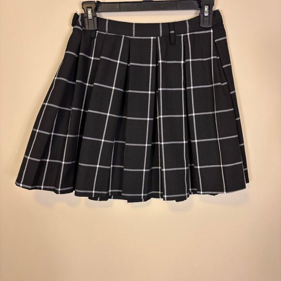 Hot Topic Black with White Window Pane Plaid Pleated Mini Skirt Small - Picture 2 of 4